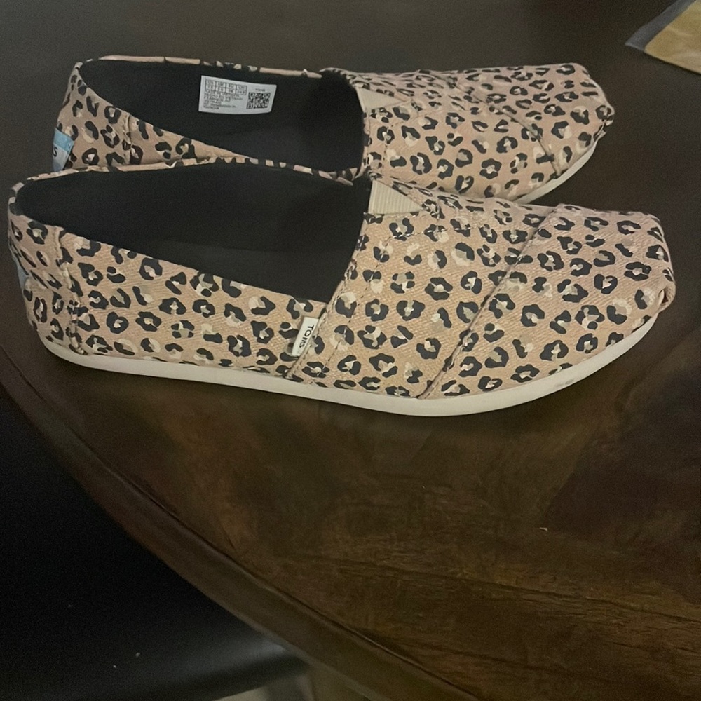 Cheetah print Toms